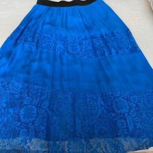 Long bleu skirt. Ideal for summer